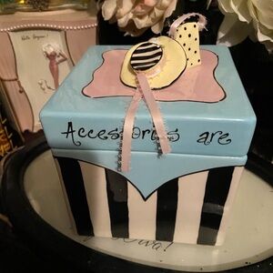 Chic ceramic Striped Accessory Box